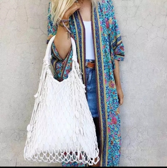 Beach Front Kimono - Picture 3 of 8